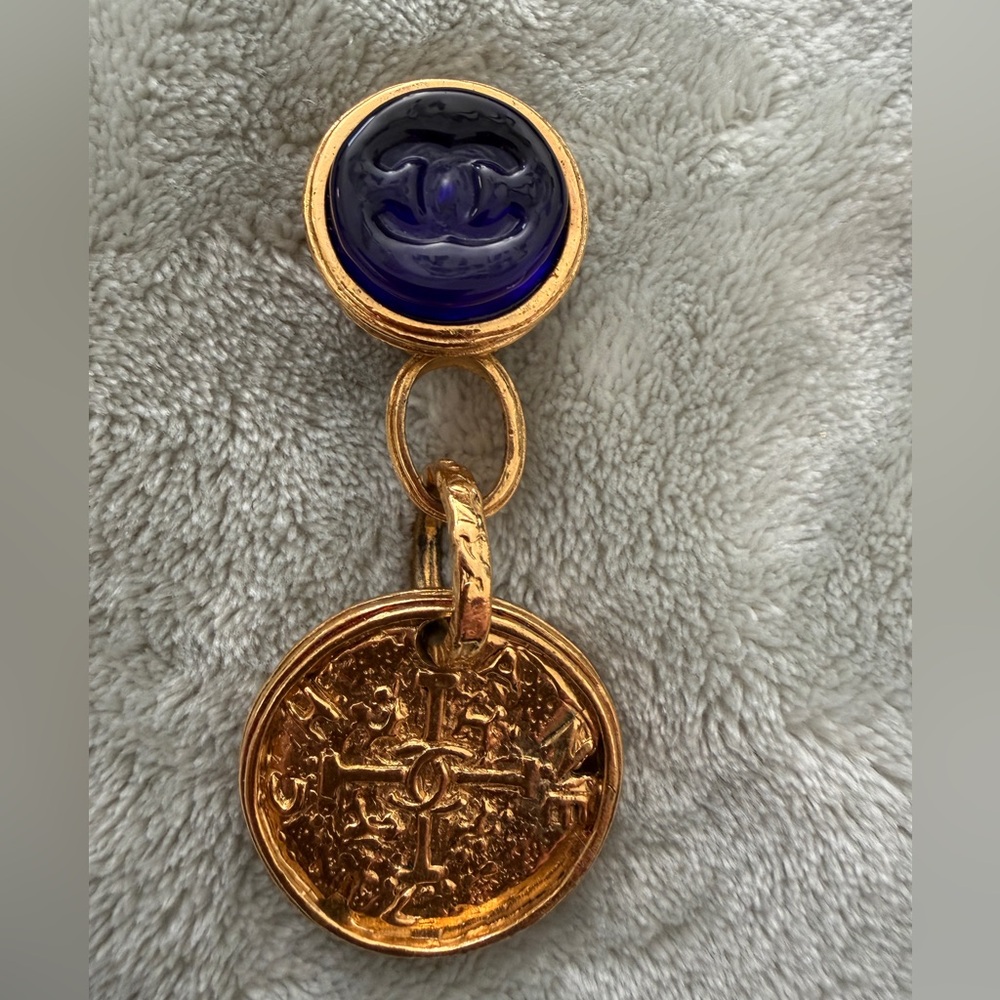 CHANEL Vintage Earrings Gold and Dark Blue Coin Earrings - Picture 5 of 6